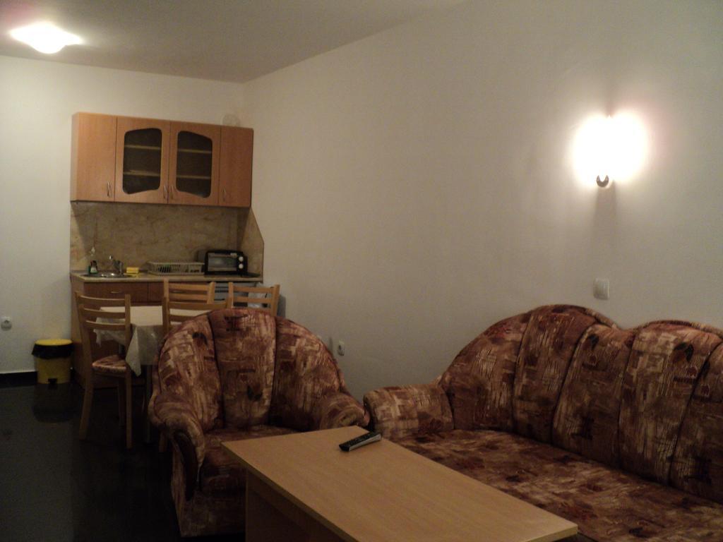 Meni Apartments And Guest Rooms Szozopol Szoba fotó