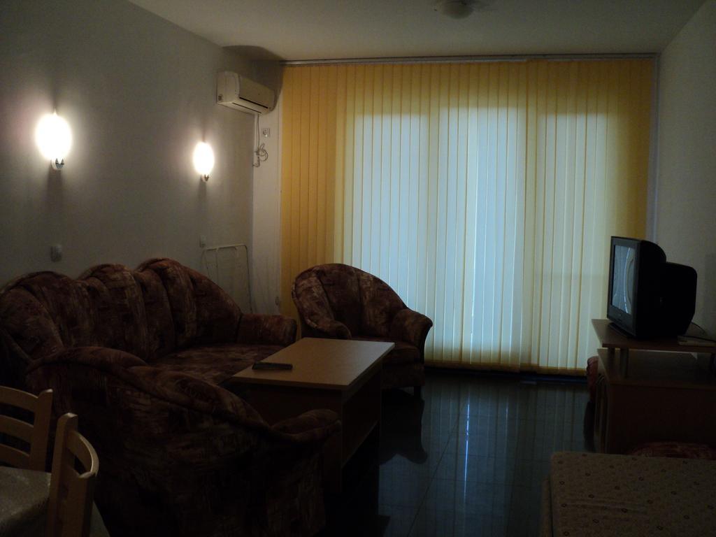 Meni Apartments And Guest Rooms Szozopol Szoba fotó