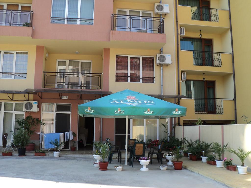 Meni Apartments And Guest Rooms Szozopol Kültér fotó