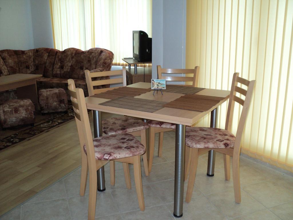 Meni Apartments And Guest Rooms Szozopol Kültér fotó