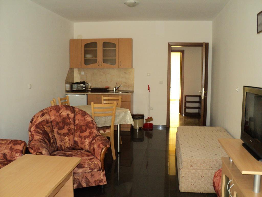 Meni Apartments And Guest Rooms Szozopol Kültér fotó
