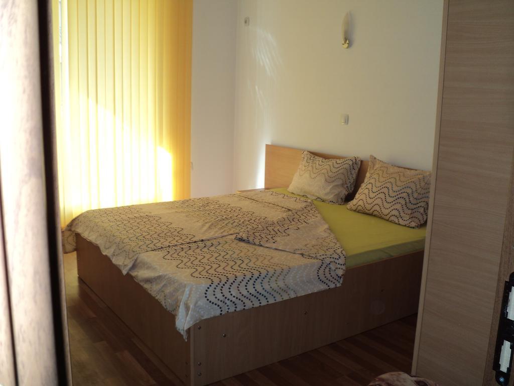 Meni Apartments And Guest Rooms Szozopol Kültér fotó