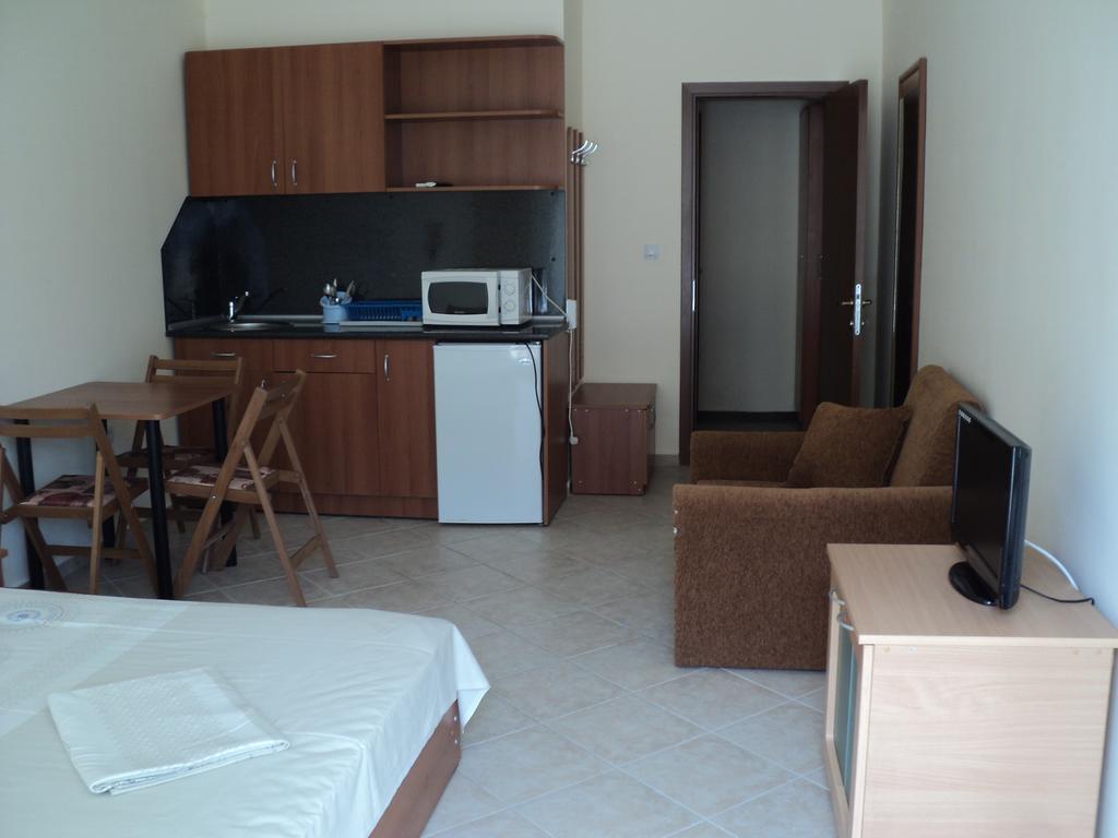 Meni Apartments And Guest Rooms Szozopol Kültér fotó