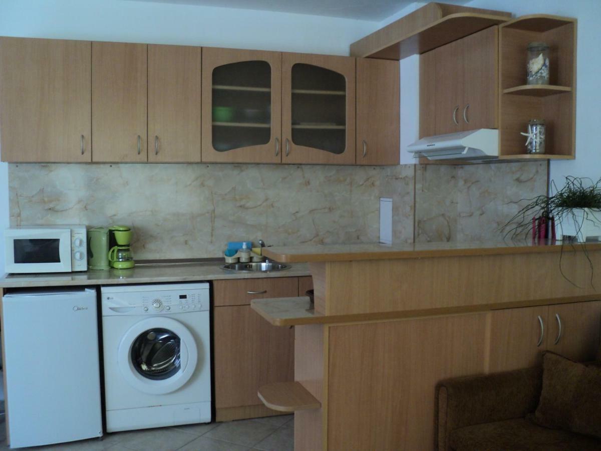 Meni Apartments And Guest Rooms Szozopol Kültér fotó