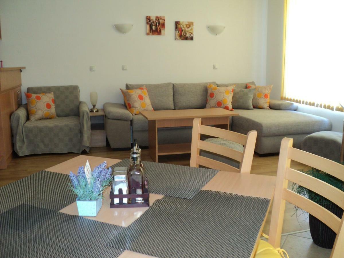 Meni Apartments And Guest Rooms Szozopol Kültér fotó