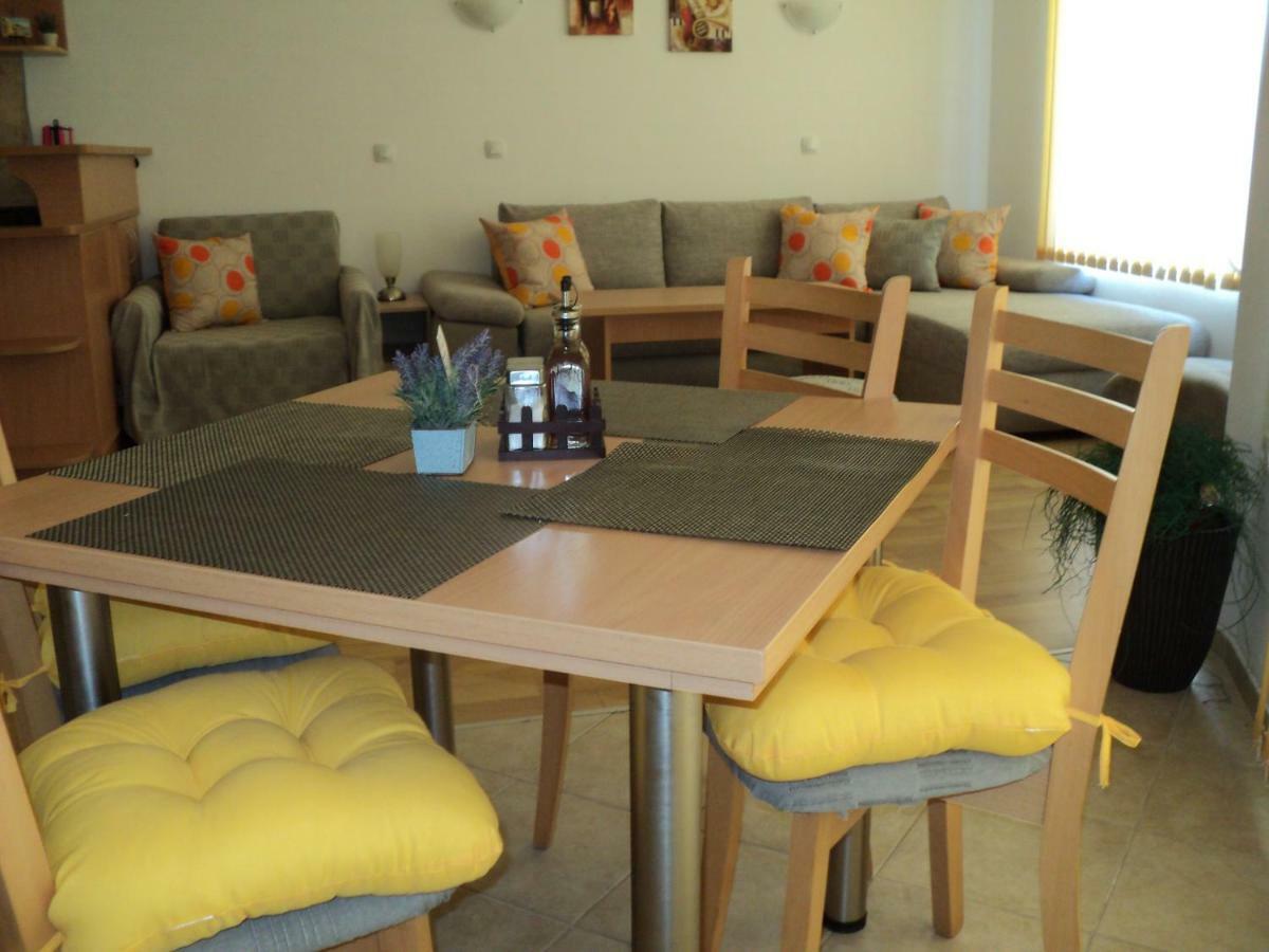 Meni Apartments And Guest Rooms Szozopol Kültér fotó