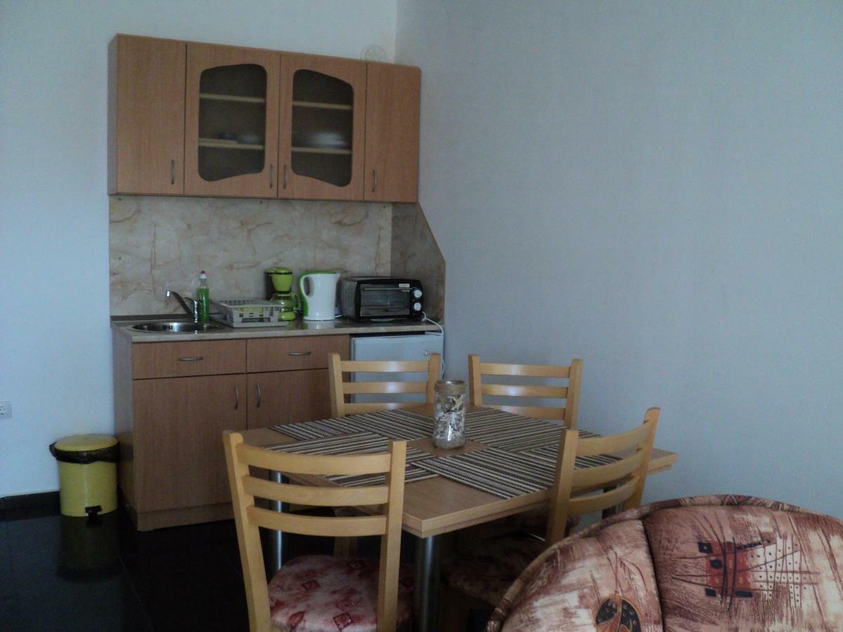 Meni Apartments And Guest Rooms Szozopol Kültér fotó
